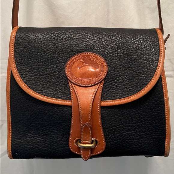 DOONEY & BOURKE VINTAGE R25 MEDIUM ESSEX AWL SHOULDER BAG IN NAVY & TAN - Picture 1 of 16